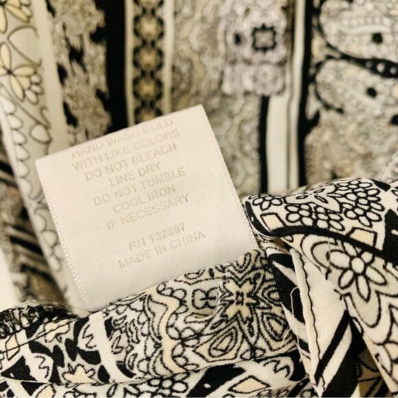 Rose & Olive | Size 1X Bohemian print blouse with buttons - Picture 5 of 9